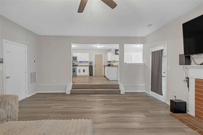 Building Photo - 601 Jeans Cir