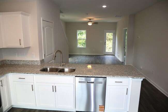 Building Photo - Two bedroom, 2.5 bath townhome with loft in Ridge Creek, Whitsett