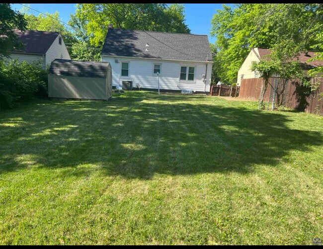 Building Photo - 3219 SW 8th Ave