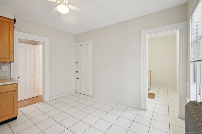 Building Photo - 807 Orange St
