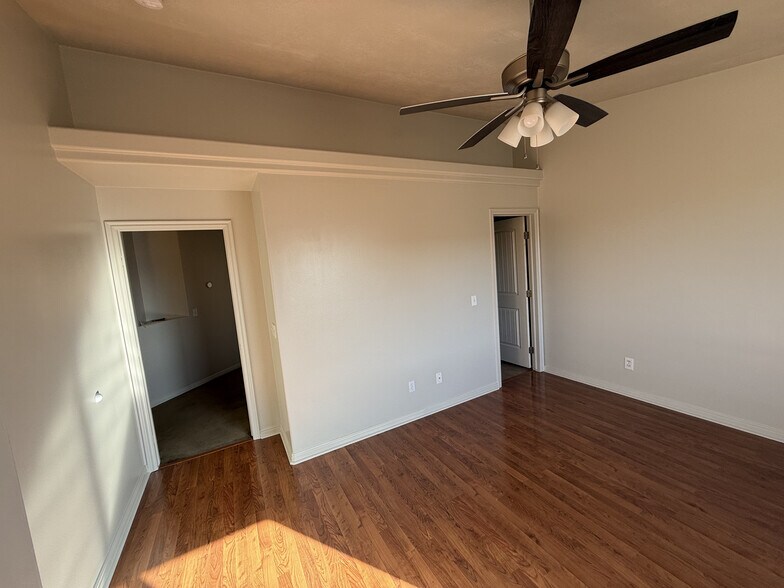 Building Photo - 1167 E 400 S