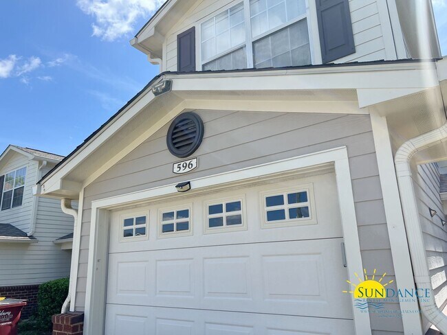 Building Photo - Charming 3 Bedroom Eagles Landing Townhous...