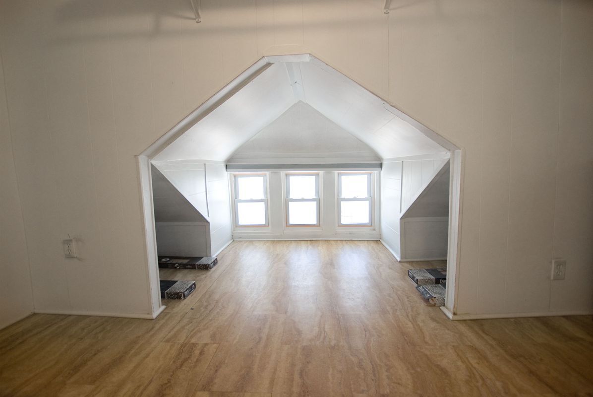 Building Photo - 1805 E Lake Dr