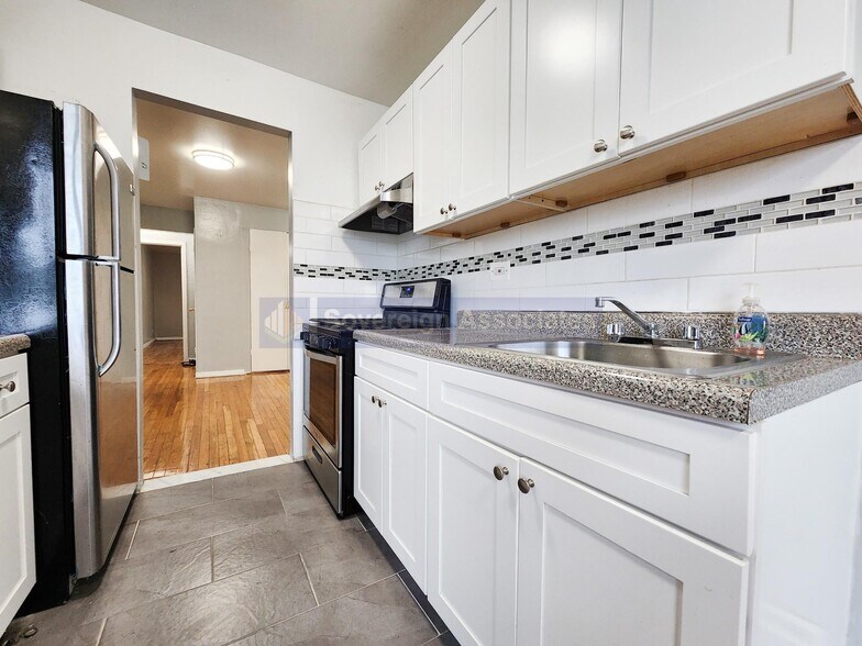 Building Photo - 210 W 251st St
