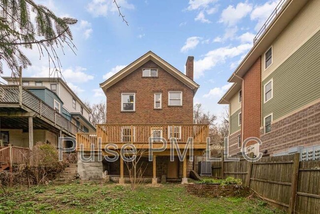 Building Photo - 39 18th St