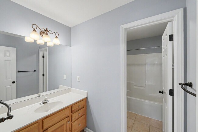 Building Photo - Exceptional 5-Bedroom Home with Finished Basement in Prime Location!