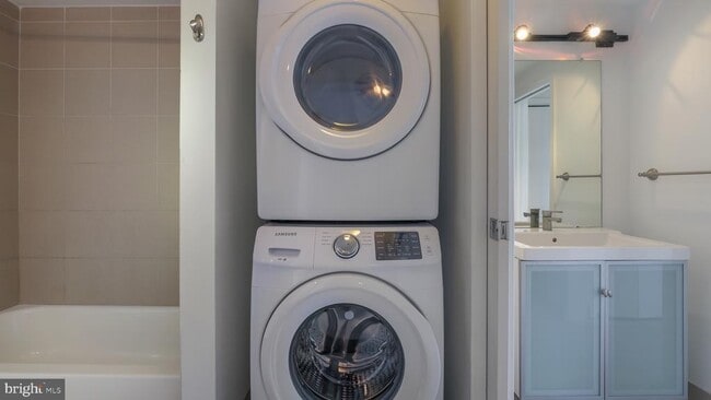 Building Photo - 444 N 4th St