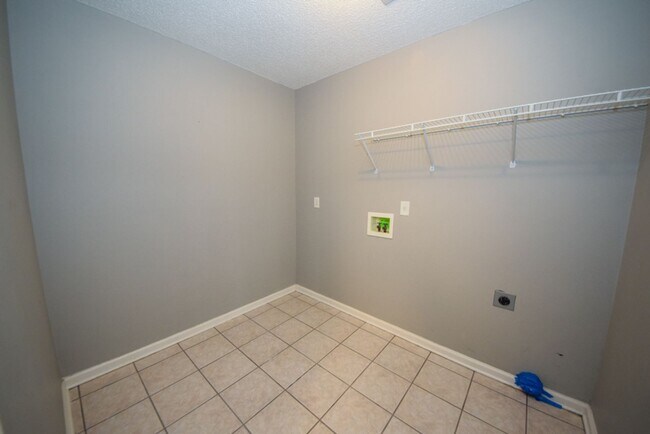 Building Photo - Gorgeous 3 bed, 2 bath with BONUS in Cordova.