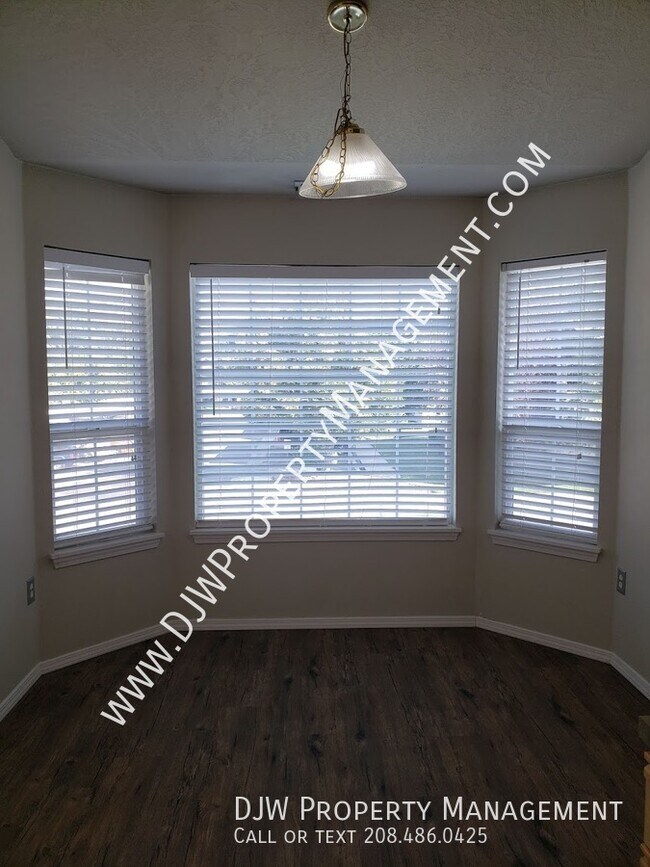 Building Photo - 188 N Avenger Ln