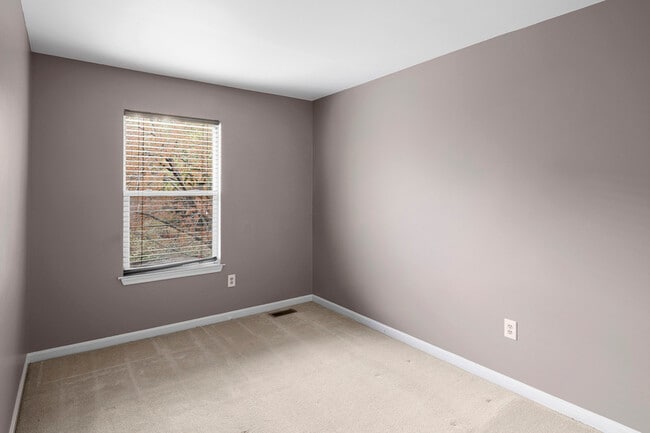 Building Photo - 1 Lanhill Ct