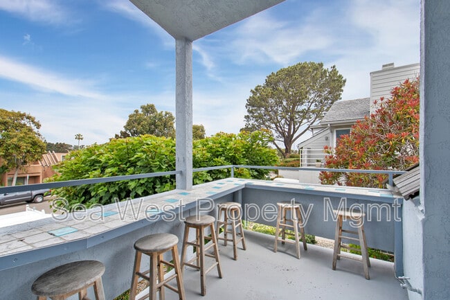 Building Photo - 846 S Cedros Ave