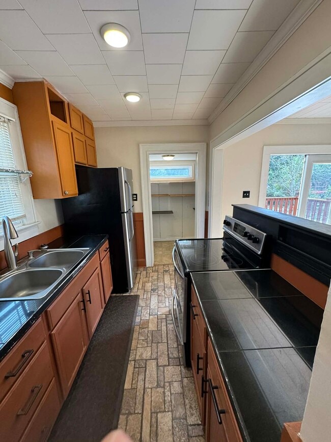 Building Photo - 206 Briggs Ave