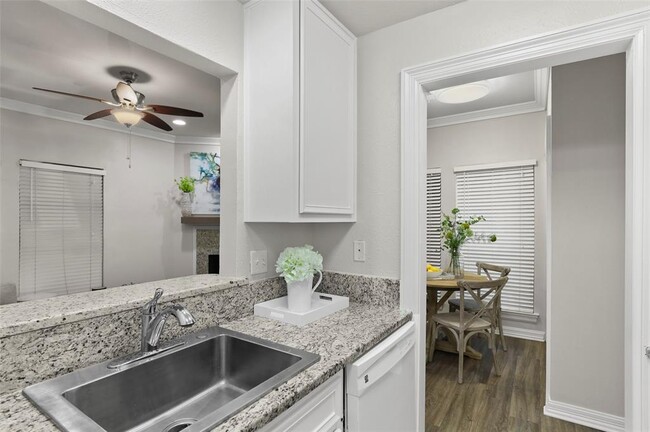 Building Photo - 4554 Glenwick Ln