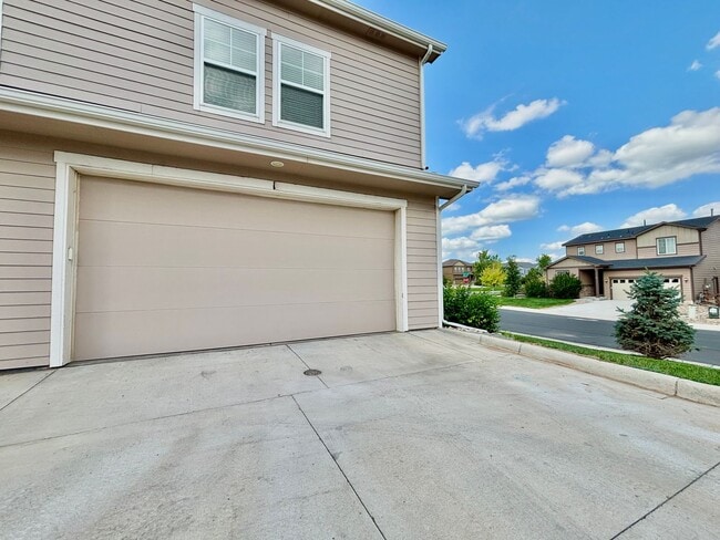 Building Photo - Beautiful 3 bed, 3 bath Townhome in West W...