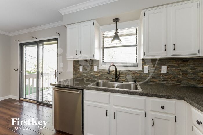 Building Photo - 1018 NE Trailwood Dr