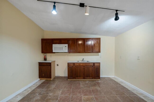 Building Photo - 1614 Ryon St