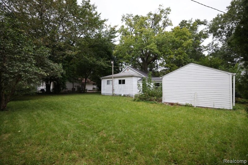 Building Photo - 353 W Bernhard Ave