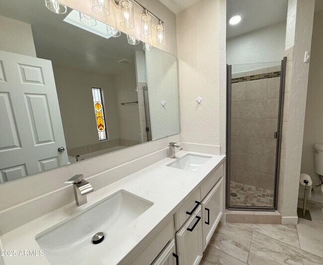 Building Photo - 6533 N Maryland Cir