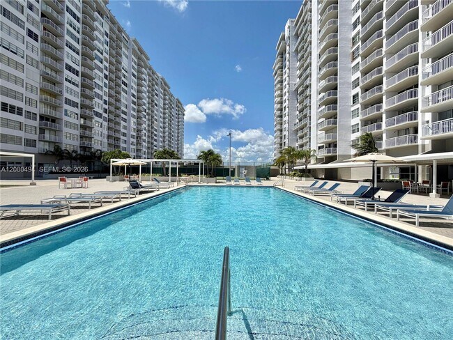 Building Photo - 18081 Biscayne Blvd