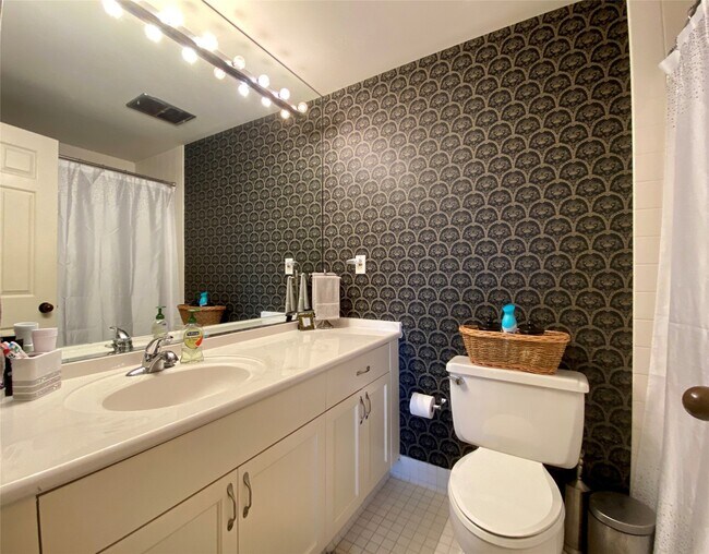 Building Photo - 2001 Holcombe Blvd