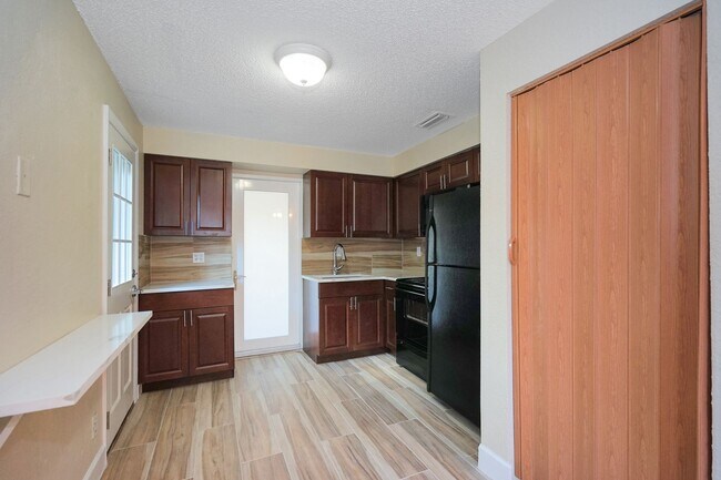 Building Photo - 2716 SW 46th St
