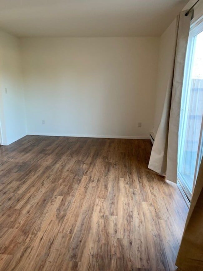 Building Photo - 1211 Summers Ln