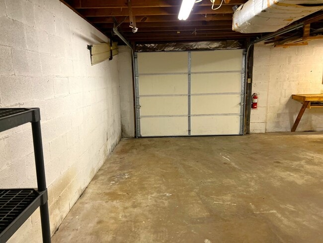 Building Photo - West Knoxville 37921 - Great Location! 3 bedroom 2.5 bath home w/bonus room - Call Adam Sharp (86...