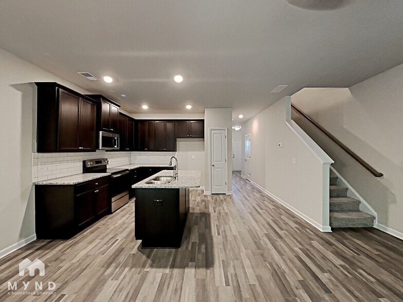 Building Photo - 4940 Lower Elm St