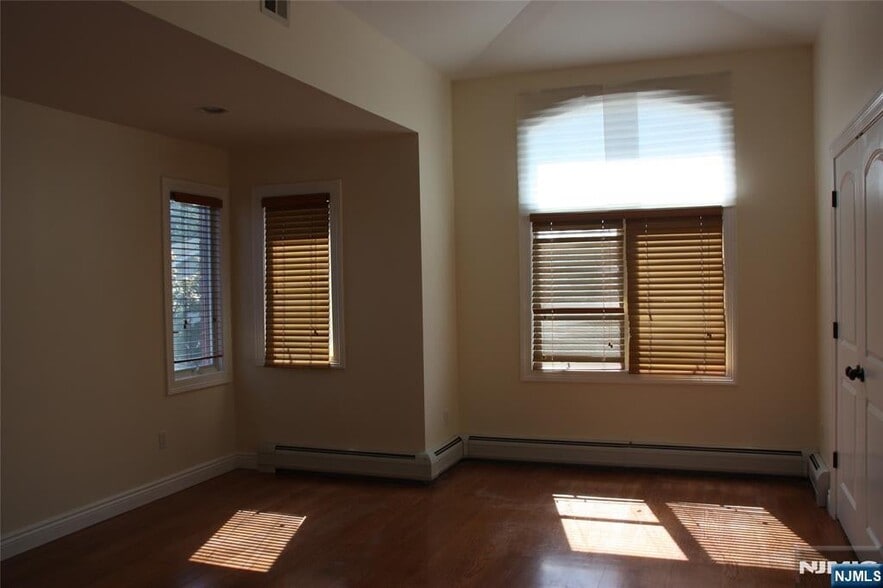 Building Photo - 413 Westview Pl