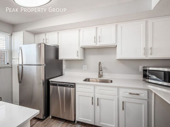 Building Photo - 4490 Westborough Dr W