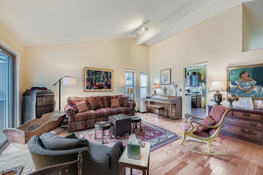 Building Photo - 2751 Glenwood Dr