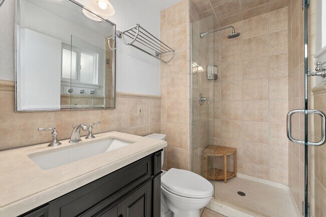 Building Photo - Spacious Single-Family Home in Great Location!