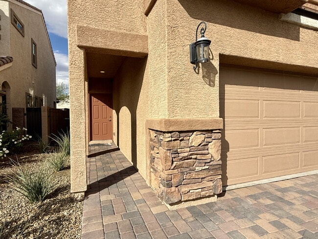 Building Photo - 4 BED, 2.5 BATH, 2 CAR-GARAGE, TWO-STORY, SINGLE FAMILY HOME FOR