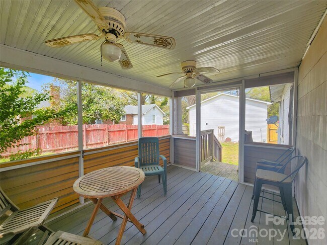 Building Photo - 1507 Ln St