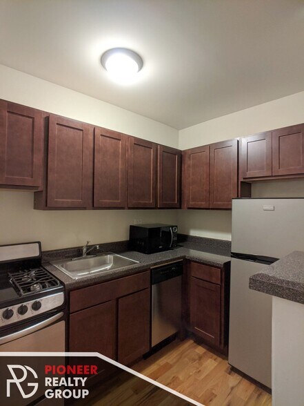 Building Photo - 818 W Diversey Pky