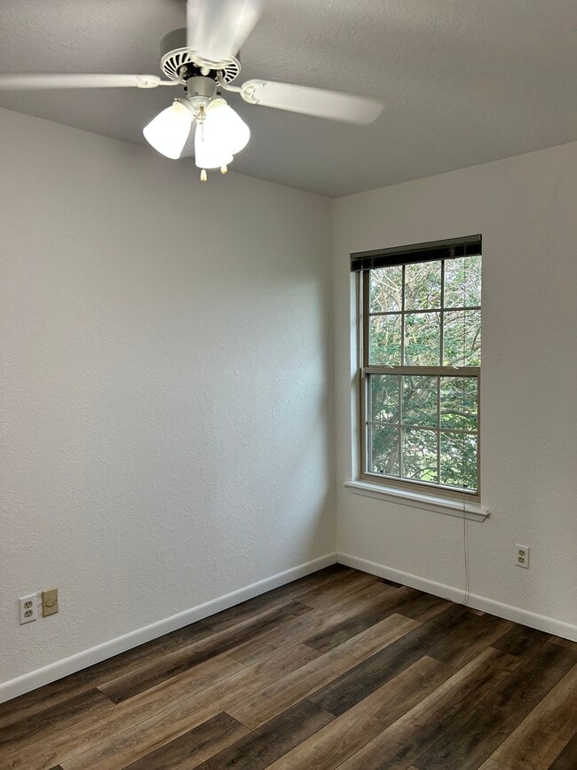 Building Photo - 4042 Laguna Shores Rd