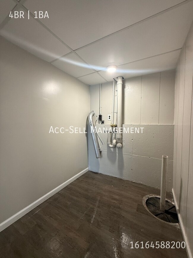 Building Photo - 5231 Rich-