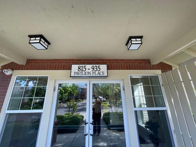 Building Photo - Mountain Meadows in Ashland - 834 Pavillio...