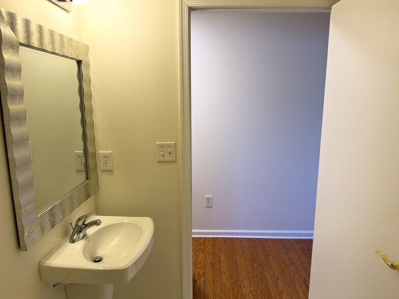 Building Photo - 858 Nittany Ct