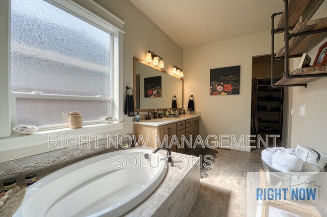 Building Photo - 4113 W Gray Fox St