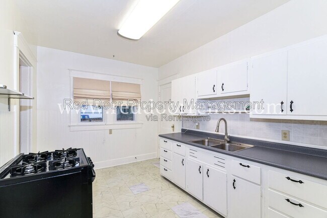 Building Photo - 1028 N Kealing Ave