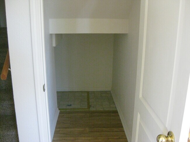 Building Photo - 804 Defoe St
