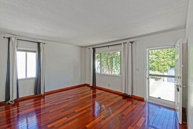 Building Photo - 1x 3906-3908