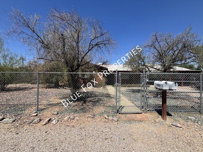 Building Photo - 949 N Montezuma Ave