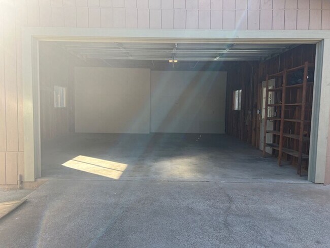 Building Photo - Modern Auburn Retreat—Fully Renovated 3BR ...