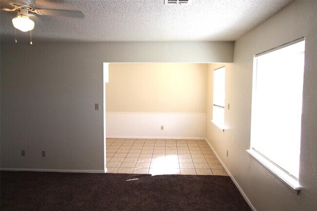 Building Photo - 304 Chalmette Dr