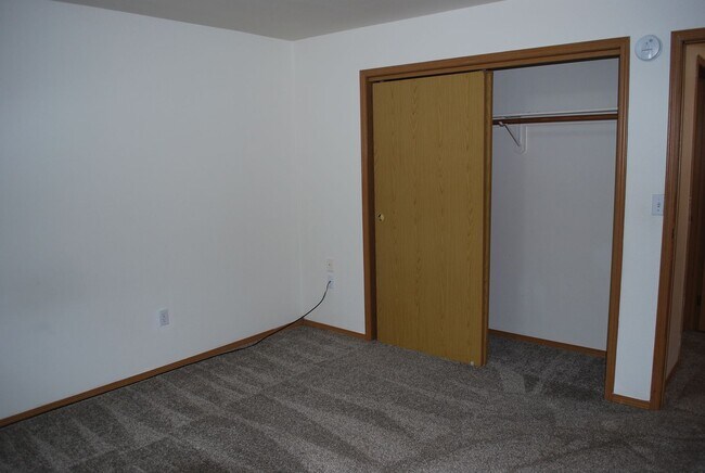 Building Photo - 1716 S Eagleson Rd