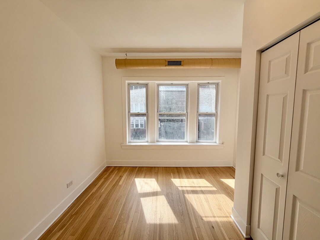 Building Photo - 1522 W Ardmore Ave