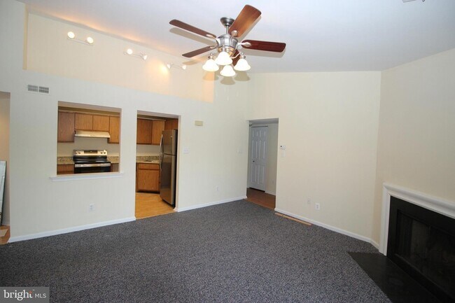 Building Photo - 2604 Beacon Hill Dr