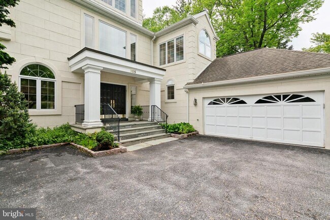 Building Photo - 705 Canterbury Ln